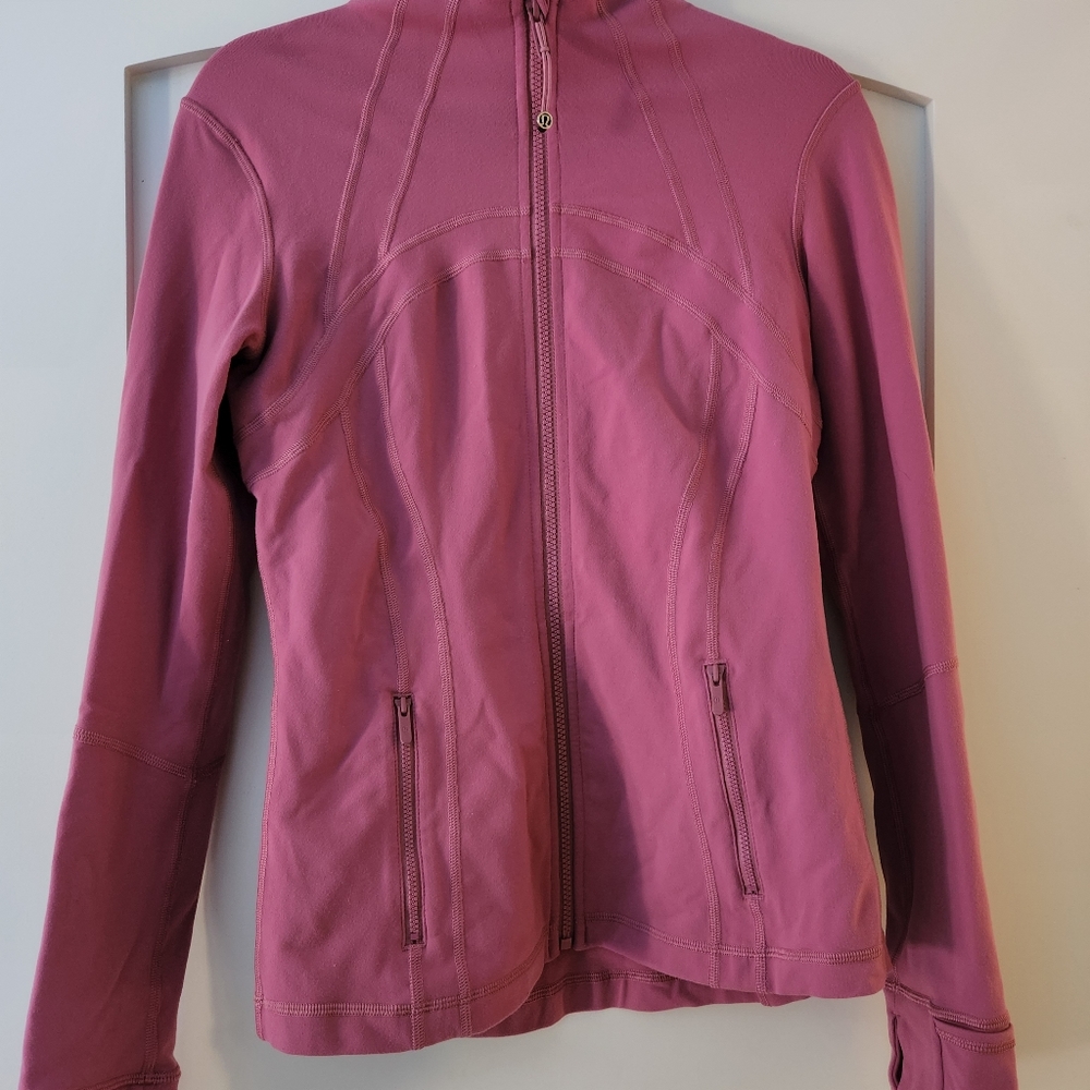 Lululemon Define Jacket with Thumb Holes and Cuffins. Dusty pink.